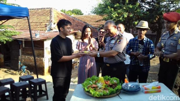Posting Seragam Taruna, Umay Siap Berakting di Film Terbaru