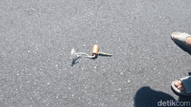 Warga khawatir benda mencurigakan itu adalah sebuah bom