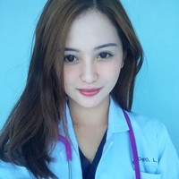 Setelah lulus dari sekolah kedokteran di Davao Medical School Foundation, Krestle menjadi seorang dokter khitan atau sunat. Foto: Instagram