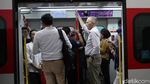 Antusias Masyarakat saat Uji Coba Terbatas LRT