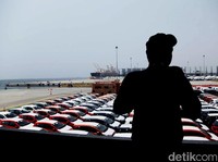 Berita Populer: Isi Bensin Tak Usah Goyang Mobil, Gojek Pakai Motor Listrik