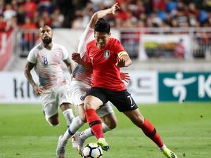 Berlaku Rasis, Pemain Chile Dipermalukan Son Heung-min