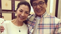 Michelle sebelumnya telah dikenal luas sebagai aktris film laga. Kemampuan beladirinya tak diragukan lagi ditambah Jackie Chan kerap menjadi rekan kerjanya. (Instagram @michelleyeoh_official)