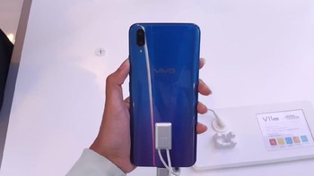 Vivo melengkapi V11 Pro dengan teknologi dual fast charging. Foto: Virgina Maulita Putri/detikINET