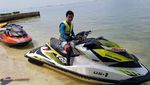 Kevin Sanjaya Main Badminton Itu Biasa, Ini Gayanya Main Jet Ski