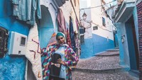 Liburan ke Maroko, Haifa tak lupa untuk berkunjung ke Chefchaouene si kampung biru. (flywithhaifa/Instagram)