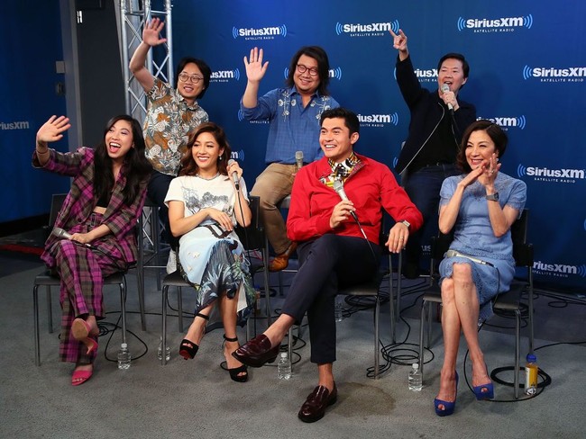 Saat bintang film Crazy Rich Asians lainnya pergi bersama untuk karaoke dan minum, Constance memilih tidak ikut agar bisa fokus akting saat syuting keesokan harinya. Bagi aktris Asia-Amerika, mendapatkan peran utama di film Hollywood sangatlah langka dan dia ingin memberikan penampilan semaksimal mungkin. Foto: Getty Images