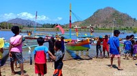 Peserta dalam kegiatan ini merupakan para nelayan setempat dan diikuti oleh nelayan pesisir yang ada di sekitar lokasi kegiatan seperti Jala dan Cempi Jaya, Kecamatan Huu (Faruk Nickyrawi/detikTravel)