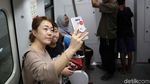 Antusias Masyarakat saat Uji Coba Terbatas LRT