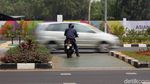 Terlalu! Pemotor Rampas Jalur Penyandang Disabilitas