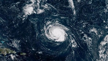 Pusat Badai Nasional (NHS) menyebut badai Florence memiliki kekuatan dan kecepatan dua kali lipat dari angin topan dan berputar selama 12 jam. Foto: NASA Handout via Reuters