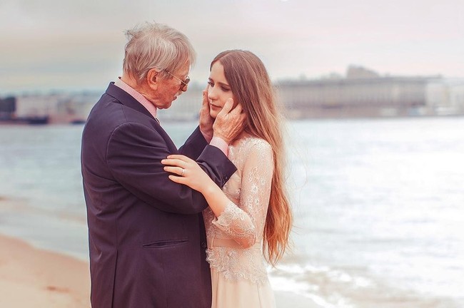 Dalam wawancaranya dengan Capelino, Natalia pernah mengatakan bahwa dia tidak malu menikah dengan pria yang lebih tua. Saat itu Natalia mengaku benar-benar jatuh cinta dengan sang suami.  Foto: Instagram (@ natalia_krasko)