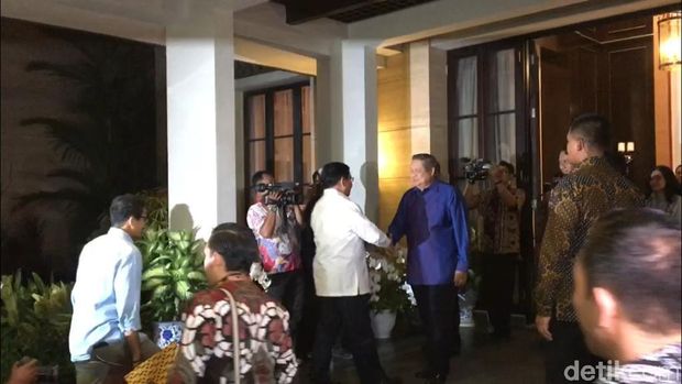 Strategi Prabowo Yang Dirumuskan di Rumah SBY 'Sang Godfather'