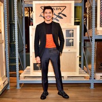 Pemeran Nick Young ini juga eksis di peluncuran koleksi terbaru Prada Linea Rossa, lini busana sporty dari Prada. (Foto: Getty Images)