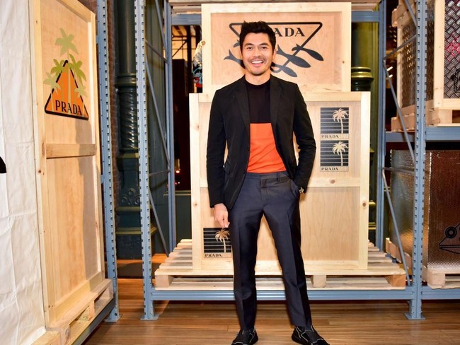 Pemeran Nick Young ini juga eksis di peluncuran koleksi terbaru Prada Linea Rossa, lini busana sporty dari Prada. (Foto: Getty Images)