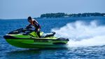 Kevin Sanjaya Main Badminton Itu Biasa, Ini Gayanya Main Jet Ski