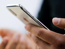 Duh! Perkara Rebutan iPhone, Bocah 8 Tahun Dibekap Hingga Tewas