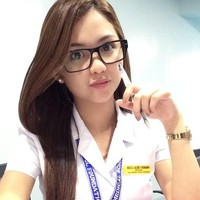 Krestle mendadak menjadi perbincangan setelah fotonya diunggah salah satu temannya di media sosial saat sedang menjalankan tugasnya sebagai dokter sunat. Foto: Instagram