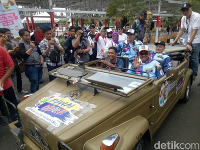 Menpar Takjub Sambutan Kirab Obor Asian Para Games di Makassar Menpar Takjub Sambutan Kirab Obor Asian Para Games di Makassar