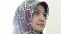 Kematian Ella Nurhayati (42) kini menyisakan misteri. Dia diduga dibunuh. Terdapat 23 luka tusuk di beberapa bagian tubuhnya. Pelakunya belum terungkap.