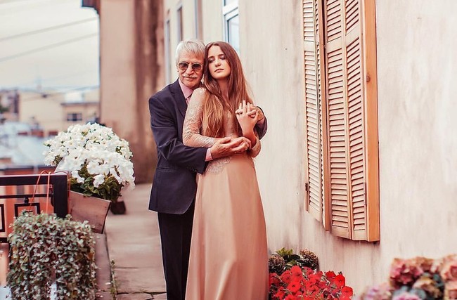 Wanita cantik itu diceraikan sang suami karena menolak bercinta. Natalia takut hamil dan punya anak dari Ivan. Selain karena Ivan tidak punya rumah, usia sang suami juga sudah senja. Foto: dok. Instagram (@natalia_krasko)