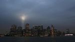 Penampakan Cahaya Lampu Penghormatan 17 Tahun Tragedi WTC