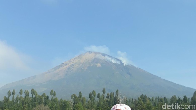 Angin Kencang Jadi Kendala Pemadaman di Gunung Sumbing-Sindoro Angin Kencang Jadi Kendala Pemadaman di Gunung Sumbing-Sindoro