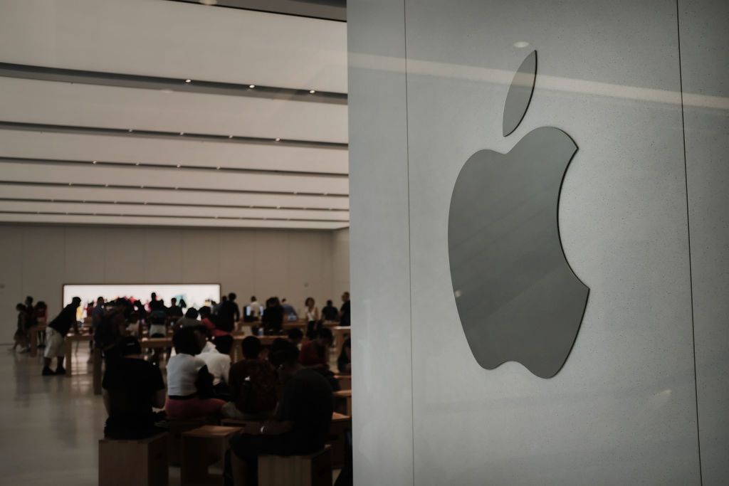 NEW YORK, NY - AUGUST 02:  The Apple logo is displayed in an Apple store in lower Manhattan on August 2, 2018 in New York City. On Thursday the technology company and iPhone maker became the first American public company to cross $1 trillion in value. Apple stock is up more than 20% this year.  (Photo by Spencer Platt/Getty Images)