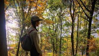 Constance juga mengisi waktu luangnya dengan hiking. (constancewu/Instagram)