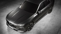 VinFast sedan memiliki desain elegan dengan sepuhan warna grey metallic. Dilihat sekilas, VinFast sedan memiliki wheelbase cukup panjang. Foto: Paultan
