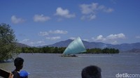 Untuk diketahui, Kabupaten Bima pun memilikinya, bernama Festival Kapal Layar yang dipusatkan di Pantai Gunung Api Sangiang. Kegiatan itu sama-sama untuk memperkenalkan potensi wisata (Faruk Nickyrawi/detikTravel)