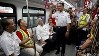 Gubernur DKI Jakarta Anies Baswedan menjajal LRT Velodrome-Kelapa Gading dalam uji coba terbatas tahap I di Stasiun LRT Velodrome, Rawamangun, Jakarta, Rabu (12/9/2018).