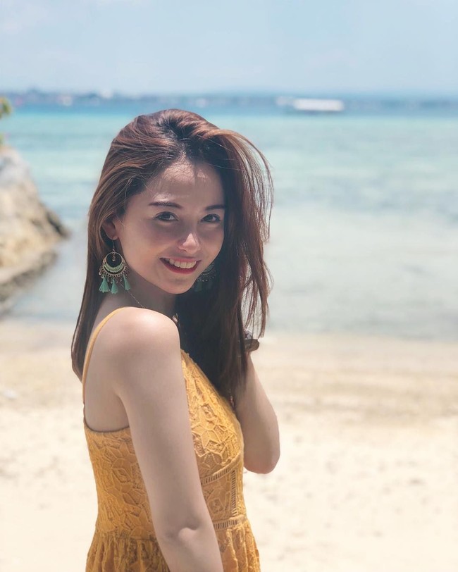 Berparas cantik dan bertubuh seksi, tak heran banyak para pria bercanda mereka rela disunat dua kali oleh dokter cantik ini. Foto: Instagram