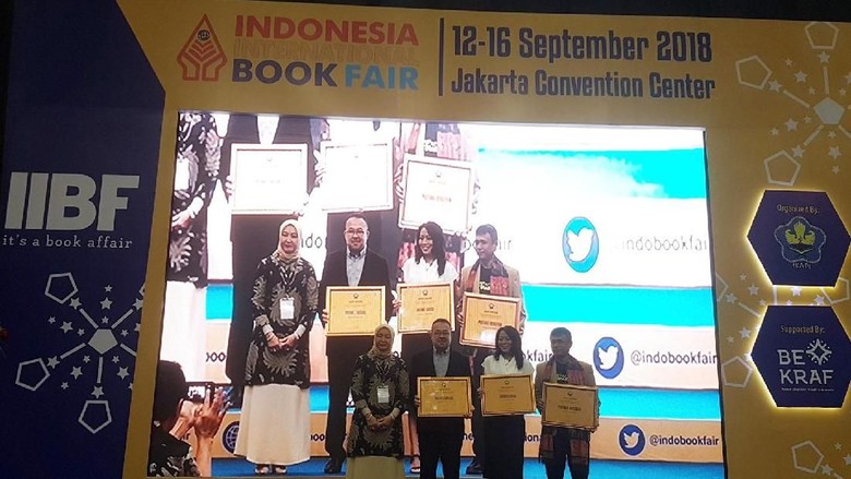 IIBF 2018 Dibuka, Novel Aroma Karsa Raih IKAPI Awards Foto: IIBF IIBF 2018 Dibuka, Novel Aroma Karsa Raih IKAPI Awards Foto: IIBF