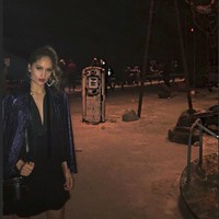 Cinta Laura memberi sneak peak lokasi fashion show Coach. Foto: Instagram @claurakiehl