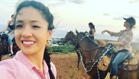Tidak hanya menghabiskan waktu sendiri, Wu juga bepergian dengan rekan dan keluarganya. (constancewu/Instagram)