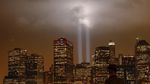 Penampakan Cahaya Lampu Penghormatan 17 Tahun Tragedi WTC