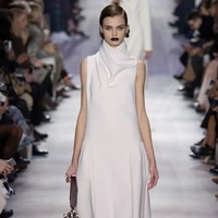 Dior menyertakan gaun tersebut untuk koleksi Fall 2016 yang dipresentasikan di Paris Fashion Week. (Foto: Dok. Vogue)