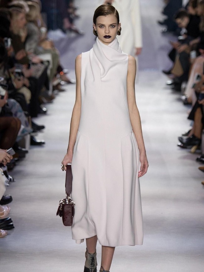 Dior menyertakan gaun tersebut untuk koleksi Fall 2016 yang dipresentasikan di Paris Fashion Week. (Foto: Dok. Vogue)