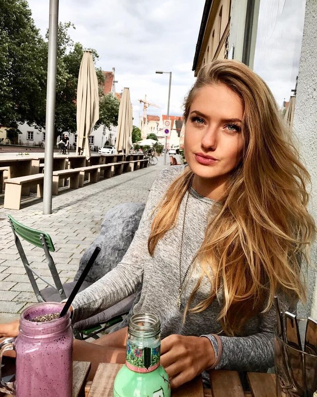 Pelari berusia 19 tahun ini bahkan dianggap terlalu cantik untuk menjadi seorang atlet. Foto: Instagram