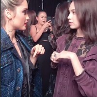 Selain Stuart Vevers, Cinta Laura juga tampak akrab dengan model dan aktris Jepang Kiko Mizuhara. Dari unggahan ini, mereka terlihat seperti sudah lama kenal. Foto: Instagram @claurakiehl