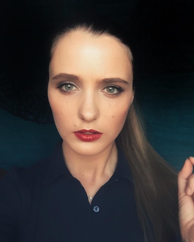 Alasan Ivan menceraikan wanita cantik itu adalah karena ia ingin punya anak lagi. Meski dia sudah punya anak dan cucu, namun si kakek masih terobsesi punya anak bayi lagi.  Foto: Instagram (@ natalia_krasko)