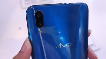 Vivo V11 Pro dilengkapi dengan dua kamera belakang beresolusi 12 MP dan 5 MP. Foto: Virgina Maulita Putri/detikINET
