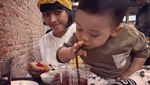 Serunya Sutradara Wiro Sableng, Angga Dwimas Sasongko Saat Kulineran dan Masak