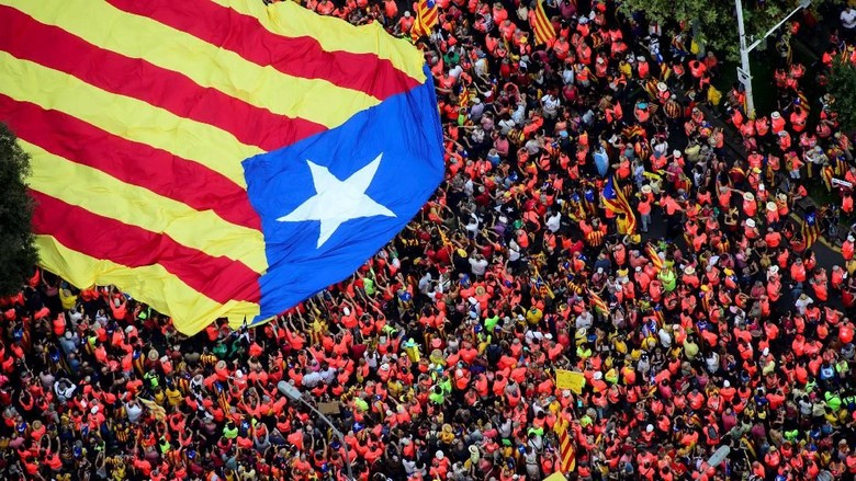1 Juta Orang Berdemo di Barcelona Serukan Kemerdekaan Catalonia 1 Juta Orang Berdemo di Barcelona Serukan Kemerdekaan Catalonia
