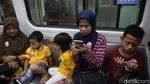 Antusias Masyarakat saat Uji Coba Terbatas LRT