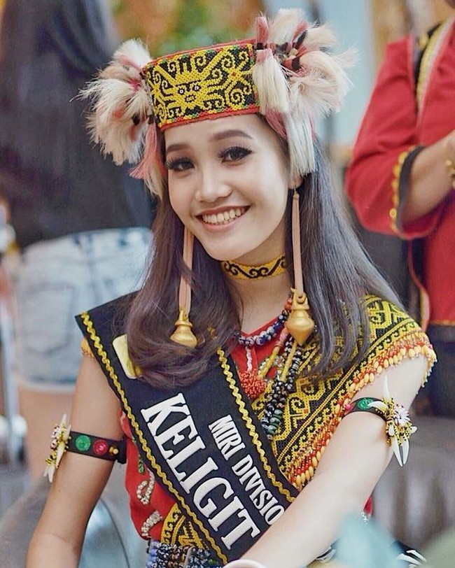 Dalam profil Instagramnya, Larissa menyebut dirinya sebagai Leto Kenyah. Leto merupakan bahasa Suku Dayak yang berarti wanita. Foto: Instagram