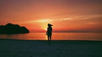 Ini saat dia menikmati sunset di Langkawi, Malaysia. (constancewu/Instagram)