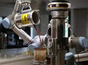 Robot Canggih Ini Bisa Buat Milk Tea ala Hong Kong dengan Cepat