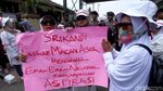 Emak-emak Gempur Mabes Polri Tuntut Keadilan Tagar 2019GantiPresiden